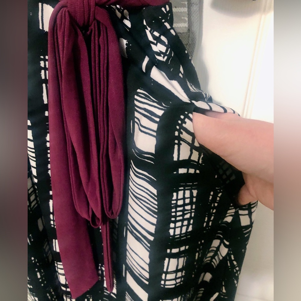 Covington Dress 💜🖤🤍 - Picture 7 of 11